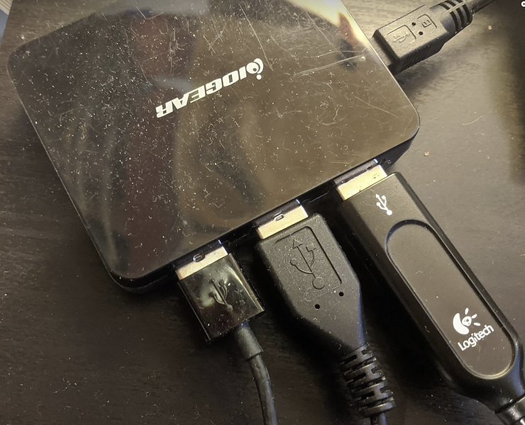 plug_cables_into_hub_54