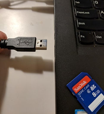 plug_sd_card_reader_into_computer_5