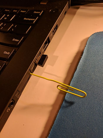 detaching_sim_tray_13