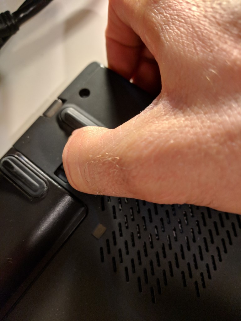 unlock_external_battary_latch_2_17