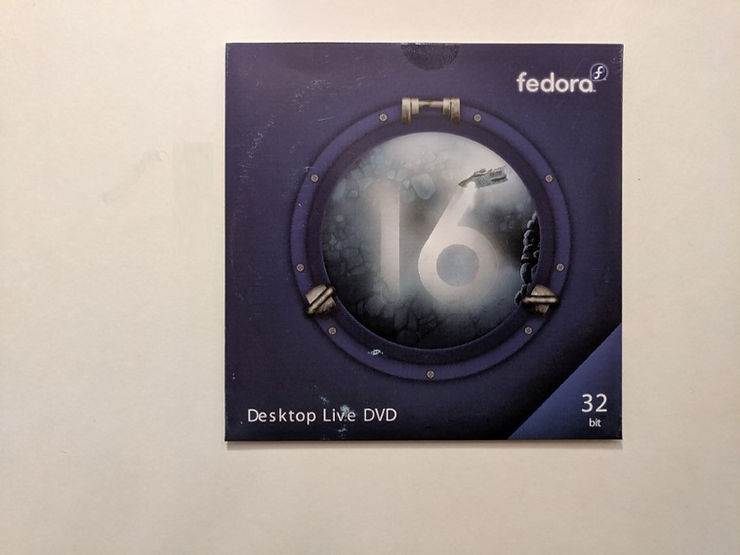 front_of_32_bit_fedora_32